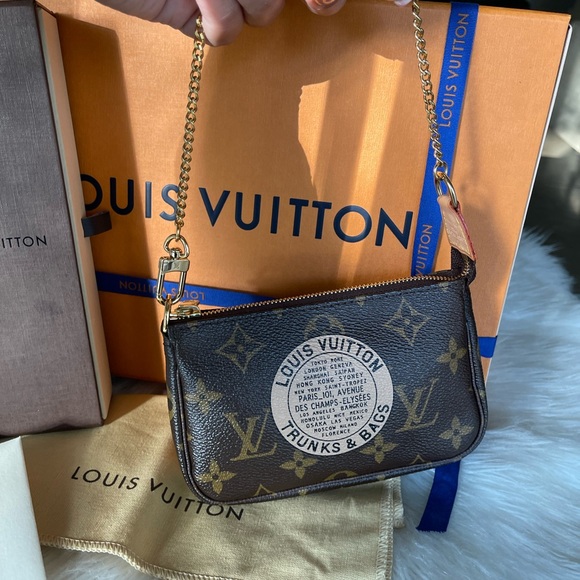 100% Authentic Louis Vuitton monogram mini wristlet FL0038 - Picture 2 of 11